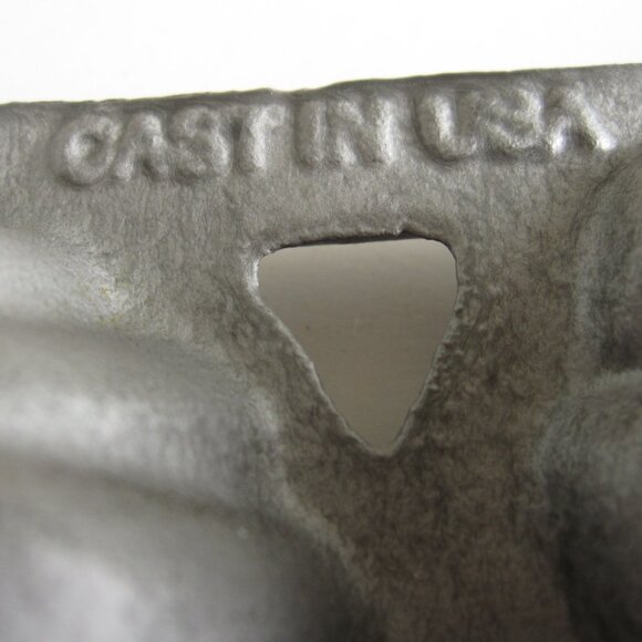 John Wright Cast Iron Sea Shell Baking Cornbread Cake Pan Mold Vintage 1989 USA - Picture 5 of 6